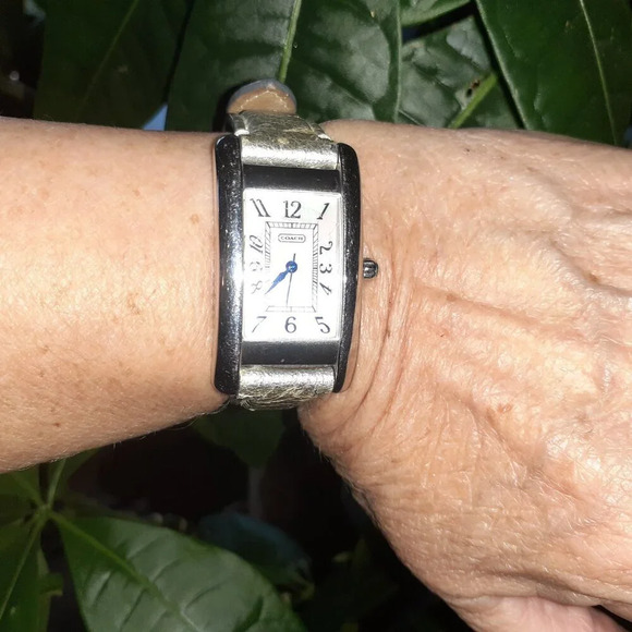 COACH-Lexington-Breast Cancer Awareness-Silver Leather Band Watch-Excellent - Picture 9 of 11
